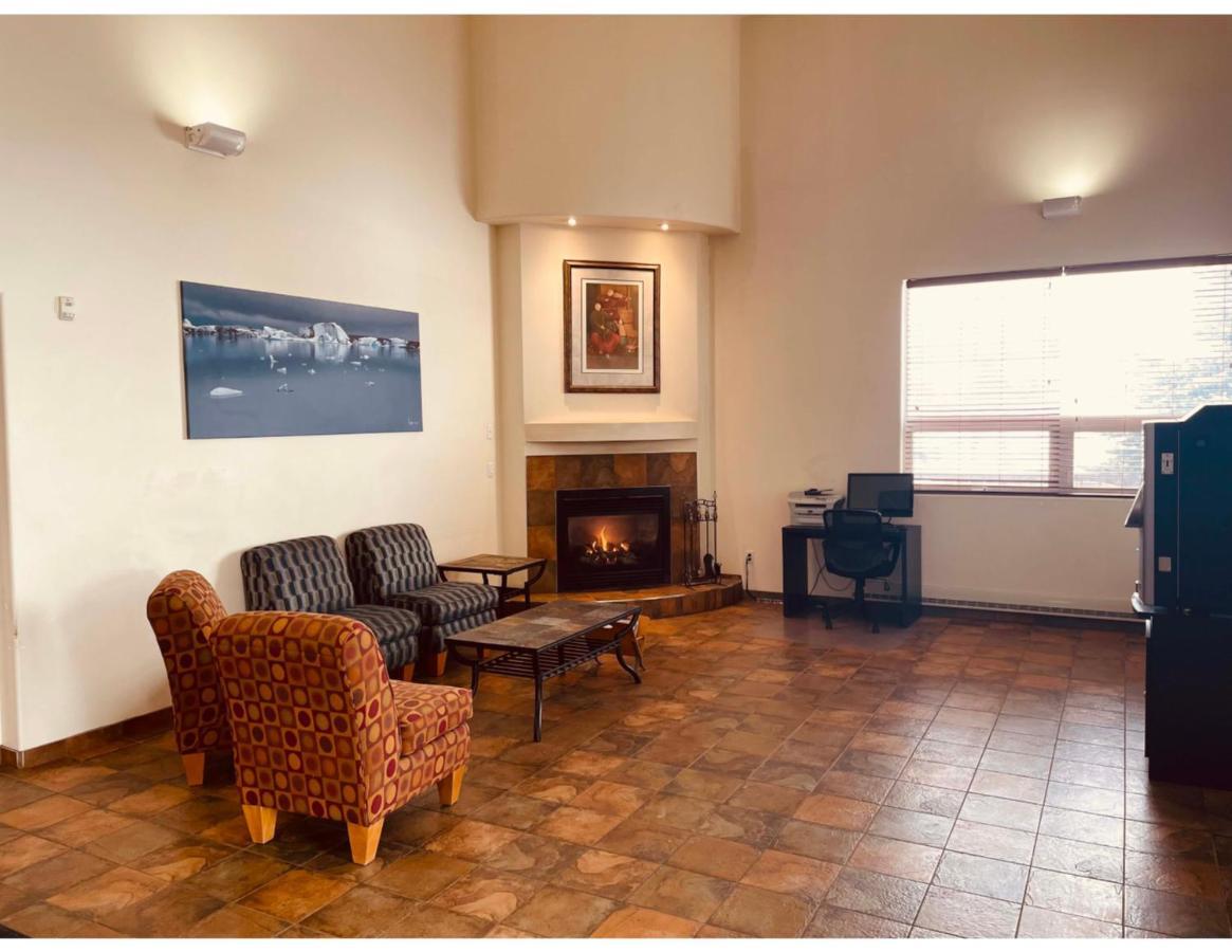 Aurora Park Inn & Suites Dawson Creek Εξωτερικό φωτογραφία