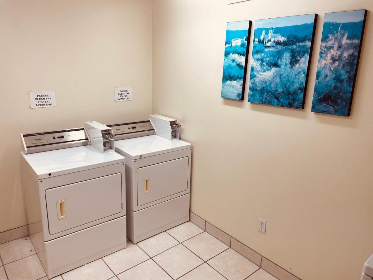 Aurora Park Inn & Suites Dawson Creek Εξωτερικό φωτογραφία