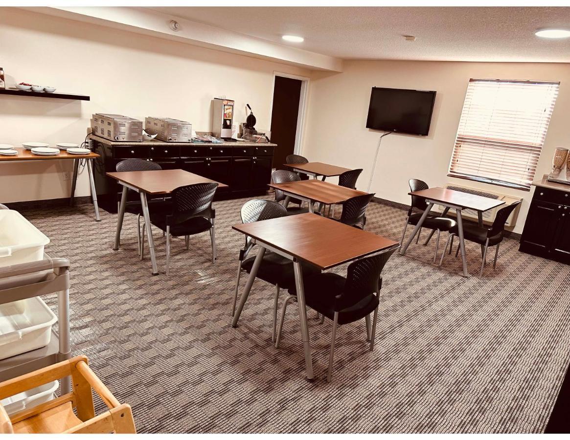 Aurora Park Inn & Suites Dawson Creek Εξωτερικό φωτογραφία
